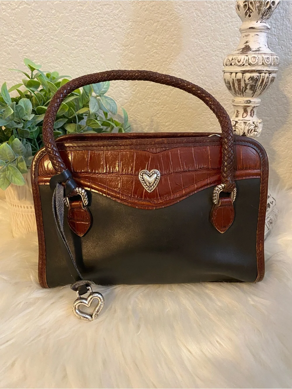 vintage Brighton doctor’s satchel features a structured two-tone design